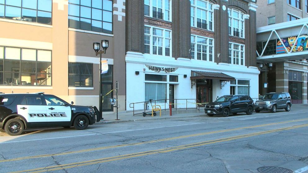 2 killed, 10 injured during shooting in downtown Cedar Rapids