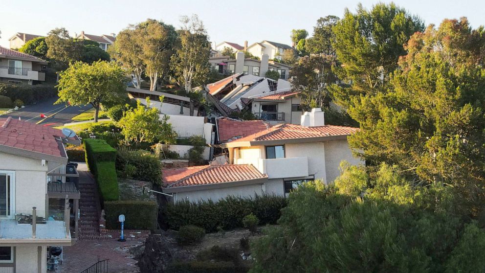 12 Homes Torn Apart By Landslide On Southern California's Palos Verdes ...