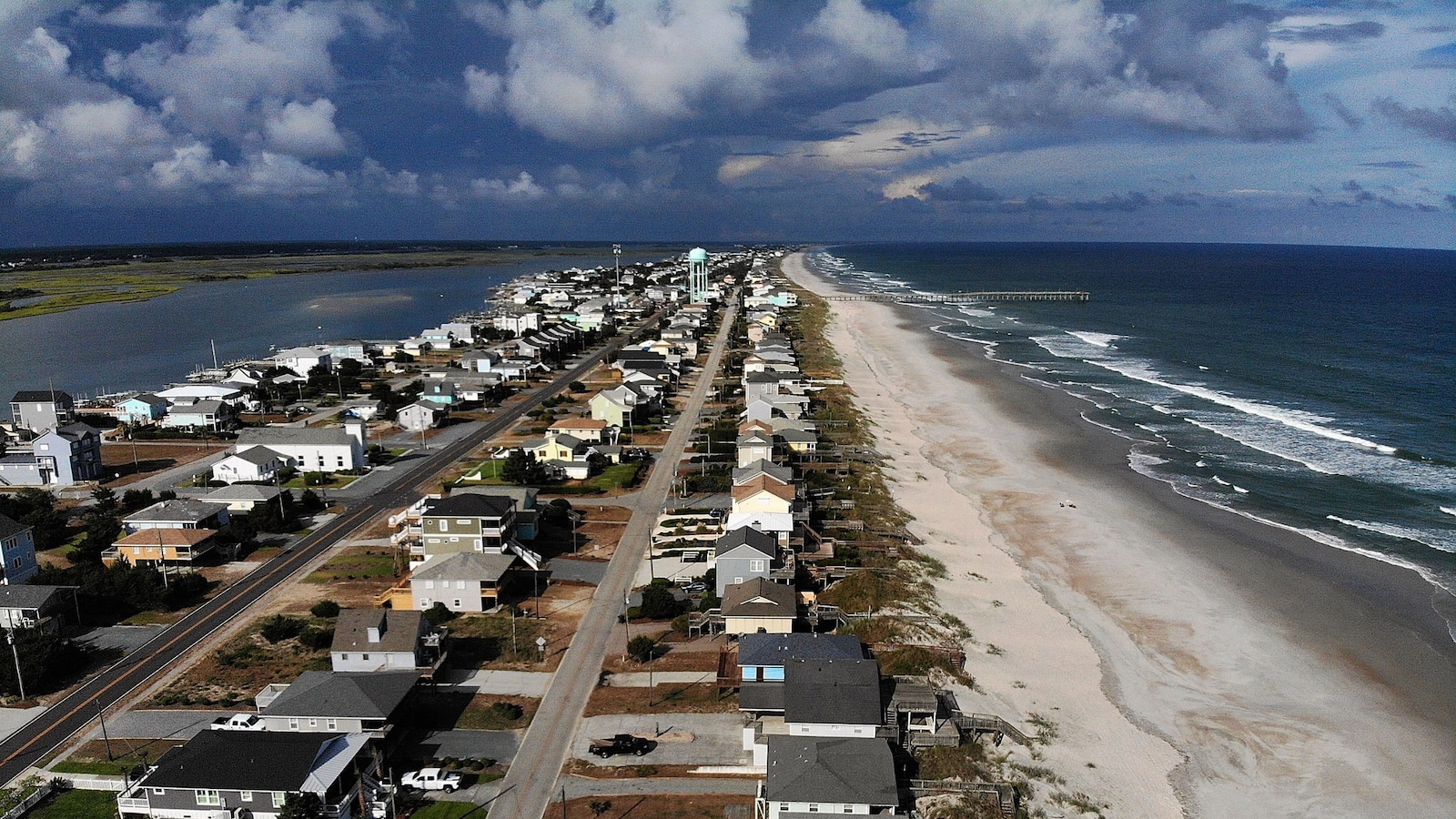 Shark bites 14-year-old boy on leg at North Carolina beach: Police ...