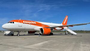 2 easyJet planes clip wings at Manchester Airport in UK