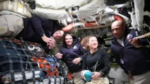 WATCH:  How astronauts keep their minds occupied in space