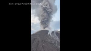 Video Guatemala volcano’s eruption sends hikers in restricted area running for their lives