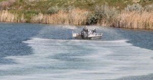 Utah officials get demonstration on how to control algae blooms