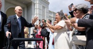 President Oaks dedicates Belo Horizonte Temple on first international trip as church leader
