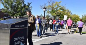'No Kings' rally on courthouse square inspires residents to make a parade of early voting