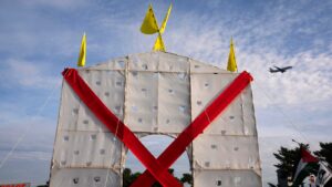 Flight attendants’ union flags safety concerns over Trump’s Washington arch